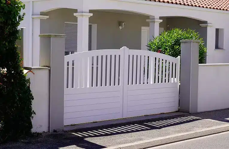Layered-Materials - Craft in Wood | Timber Gates and Fences, Hornsby, Sydney