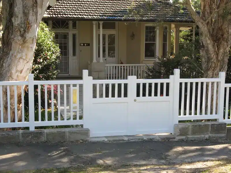 Classic gate with Balustrade style fence panels